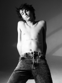 Editorial - © RORY VAN MILLINGEN