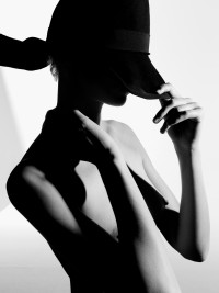 Editorial - © RORY VAN MILLINGEN