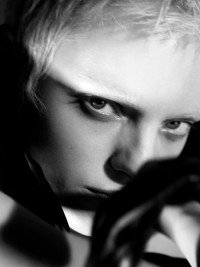 Editorial - © RORY VAN MILLINGEN